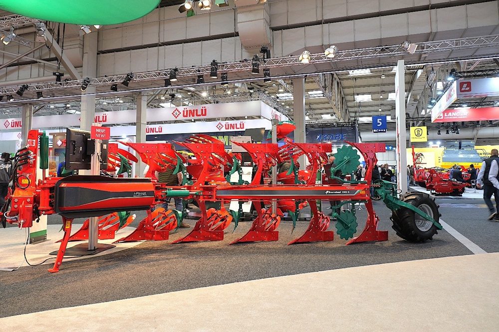 Kverneland introduceert i-Plough en toont Alentix-strooier