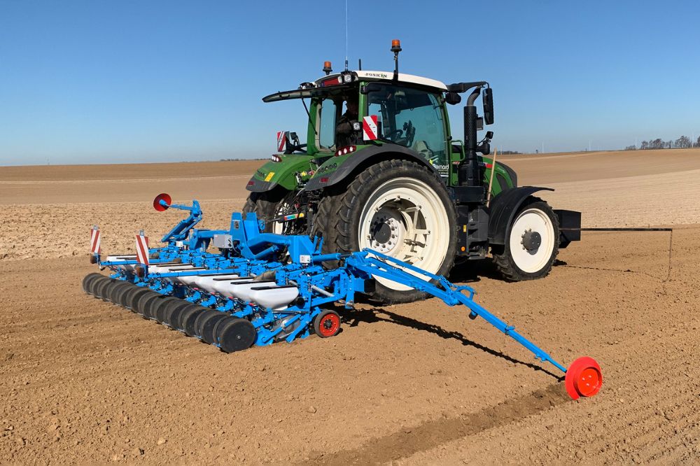 De Méca V4E is een lichtere zaaimachine, ontworpen voor koolzaad, cichorei en suikerbieten