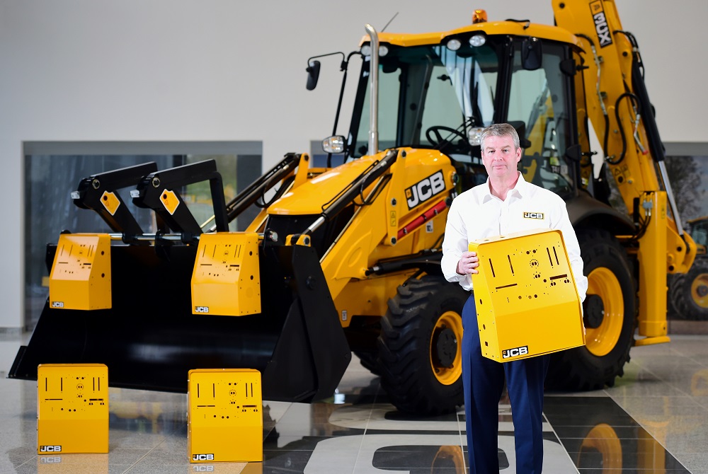 JCB staat klaar om de productie te hervatten in een fabriek om zich aan te sluiten bij de nationale inspanningen om ventilatoren te vervaardigen,