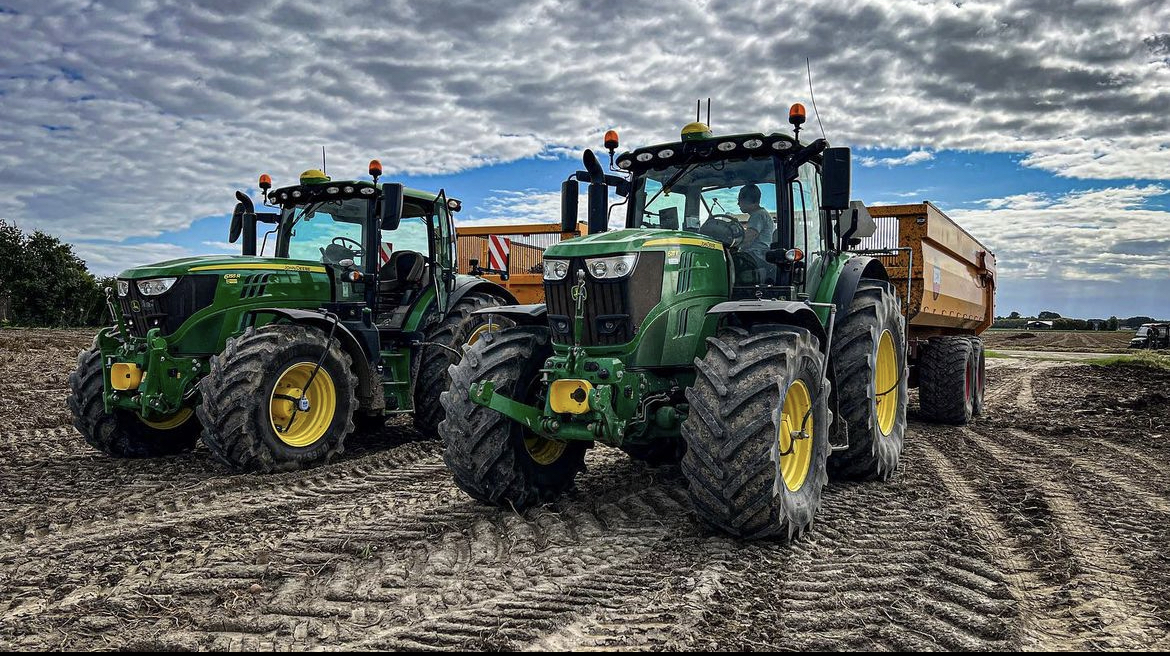 Van John Deere s fotograferen naar werken op akkerbouwbedrijf