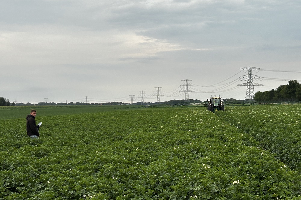 Veldtest met MagrowTec op John Deere-veldspuit laat goede bedekking zien