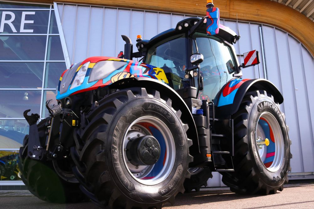 New Holland viert 60 jaar Basildon-fabriek met speciale editie T7.300