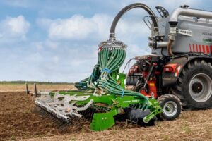 Amazone levert Catros Pro standaard met mestverdeler