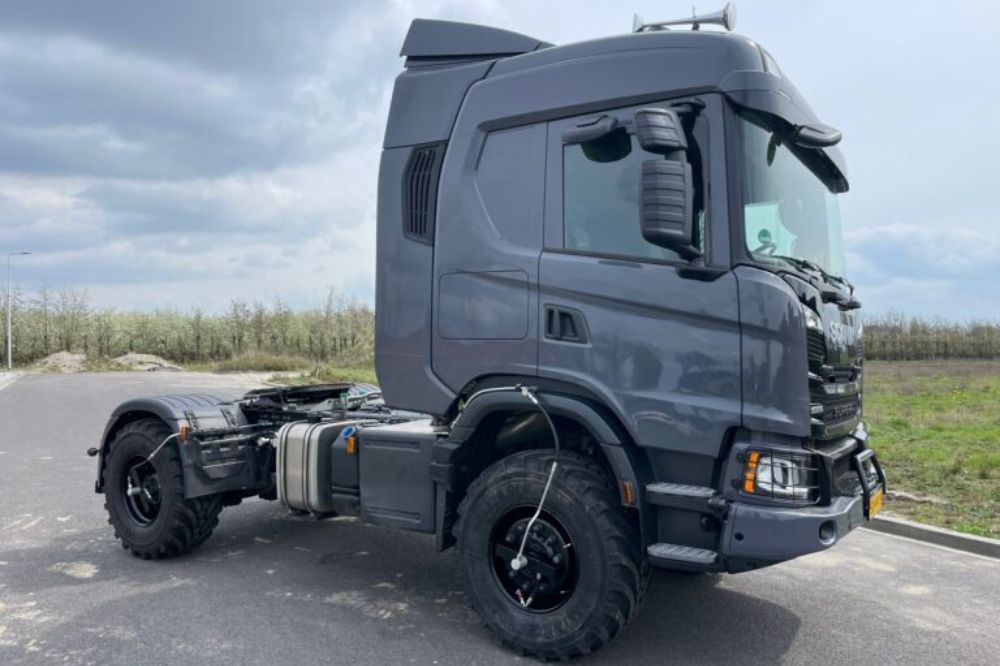 Eerste vrachtwagen uitgerust met Float Control luchtdrukwisselsysteem