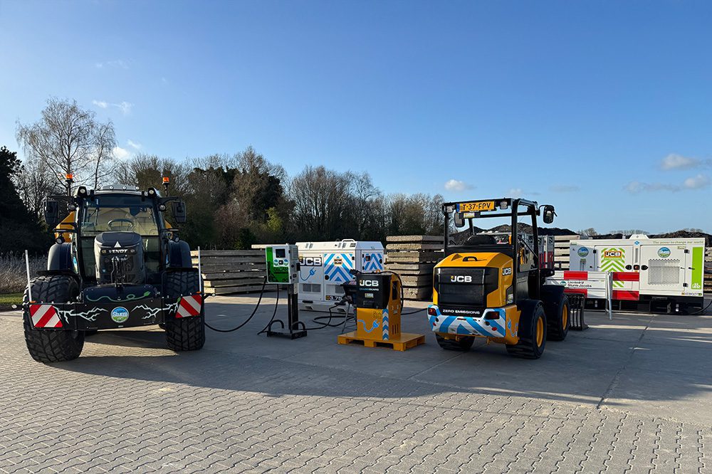 Waterstofaggregaat JCB in praktijk gedemonstreerd bij Loonbedrijf Sturm-Jacobs