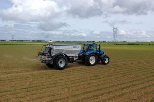 Falcon T, nieuwe getrokken strooiers van Sky Agriculture