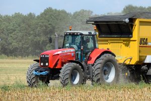Uren op de teller: De MF 8470 Dyna-vt van Loonbedrijf Mart Munsters