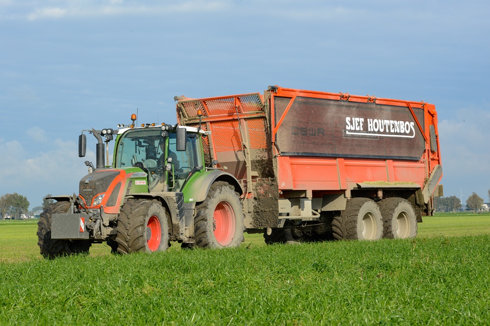 Het oranje neusje van Loonbedrijf Houtenbos