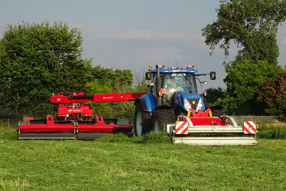 Combinatie van bandharken voor optimaal ruwvoer